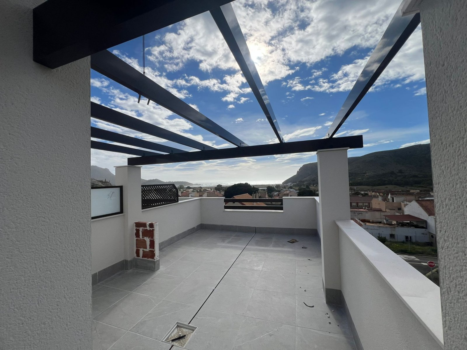 Modern townhouses, 2 km from the sea with swimming pool and garage, Portman