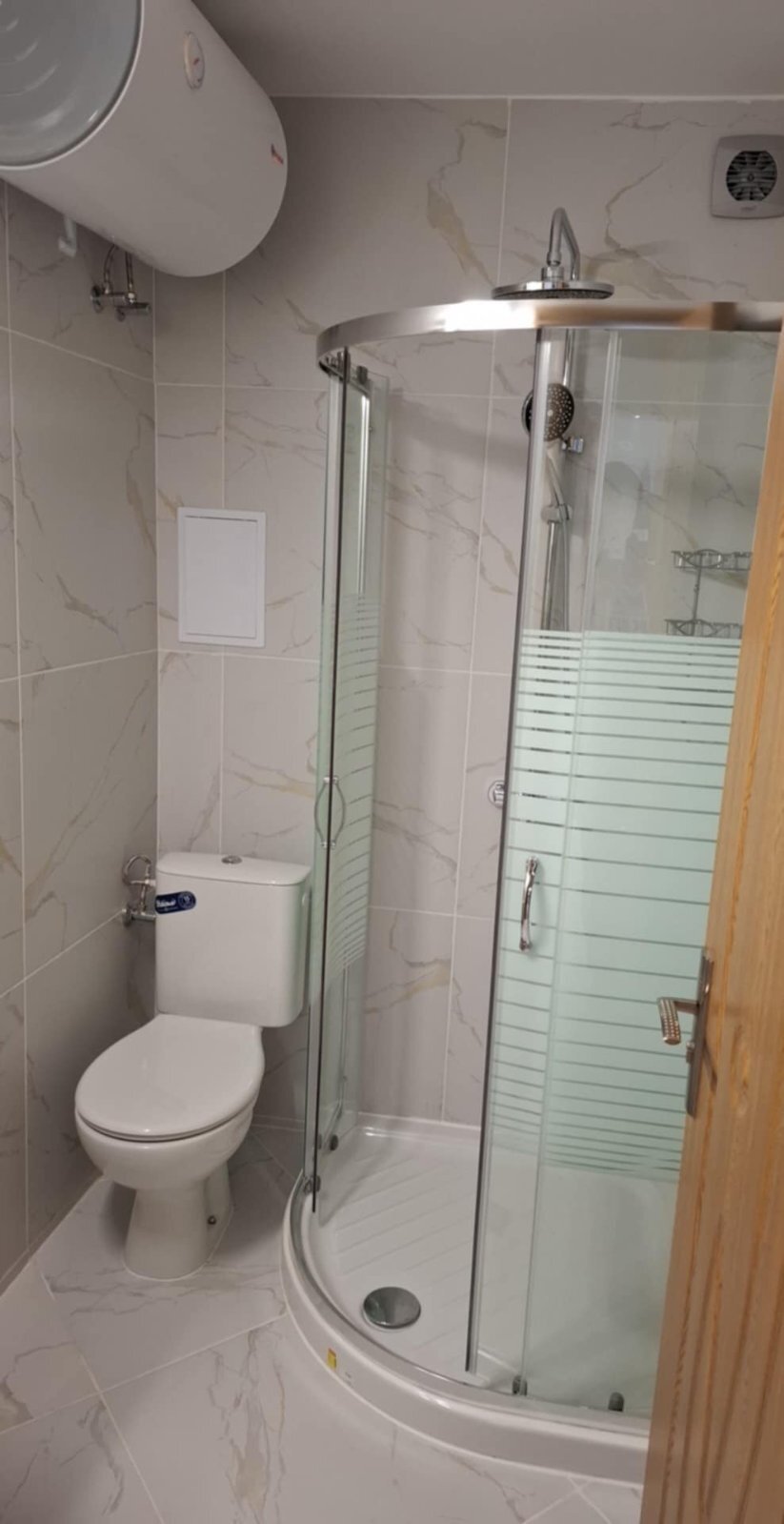 Spacious Modern 1-Bedroom Apartment with Terrace & Pool in Amadeus 5 – Blue Pearl