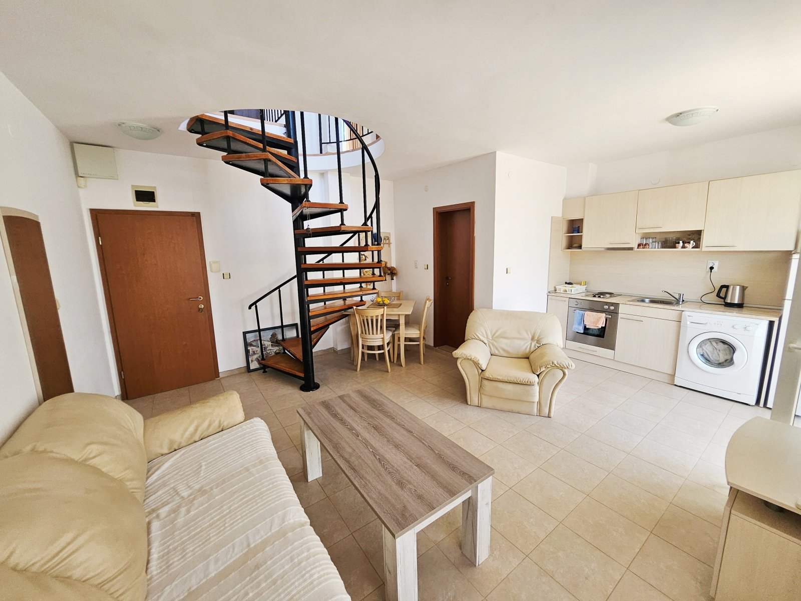 Sunny Beach: Spacious 2-Bedroom Maisonette with Pool View in Sunny Day 3 – Large Layout & High Potential 