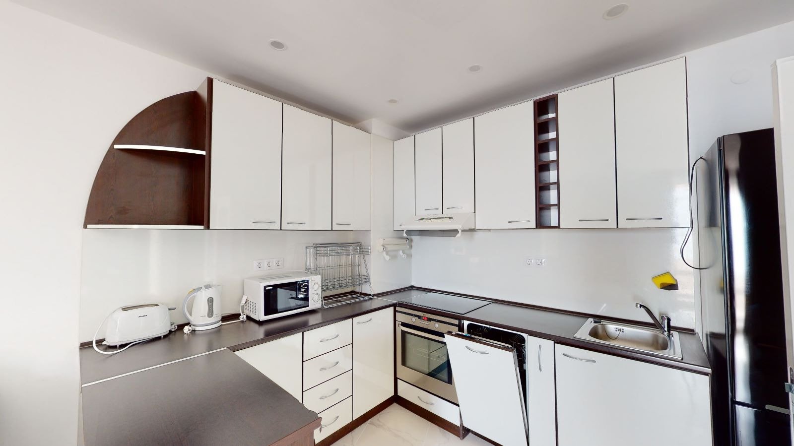 Geräumiges Apartment mit zwei Schlafzimmern und Panoramablick auf das Meer im Privilege Fort Beach Komplex