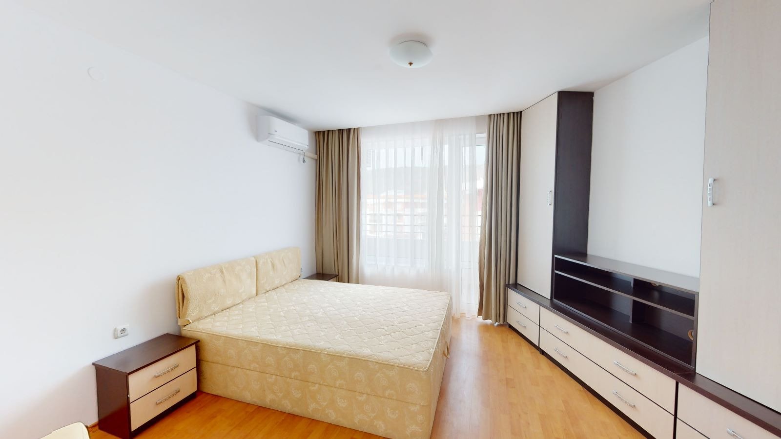 Geräumiges Apartment mit zwei Schlafzimmern und Panoramablick auf das Meer im Privilege Fort Beach Komplex
