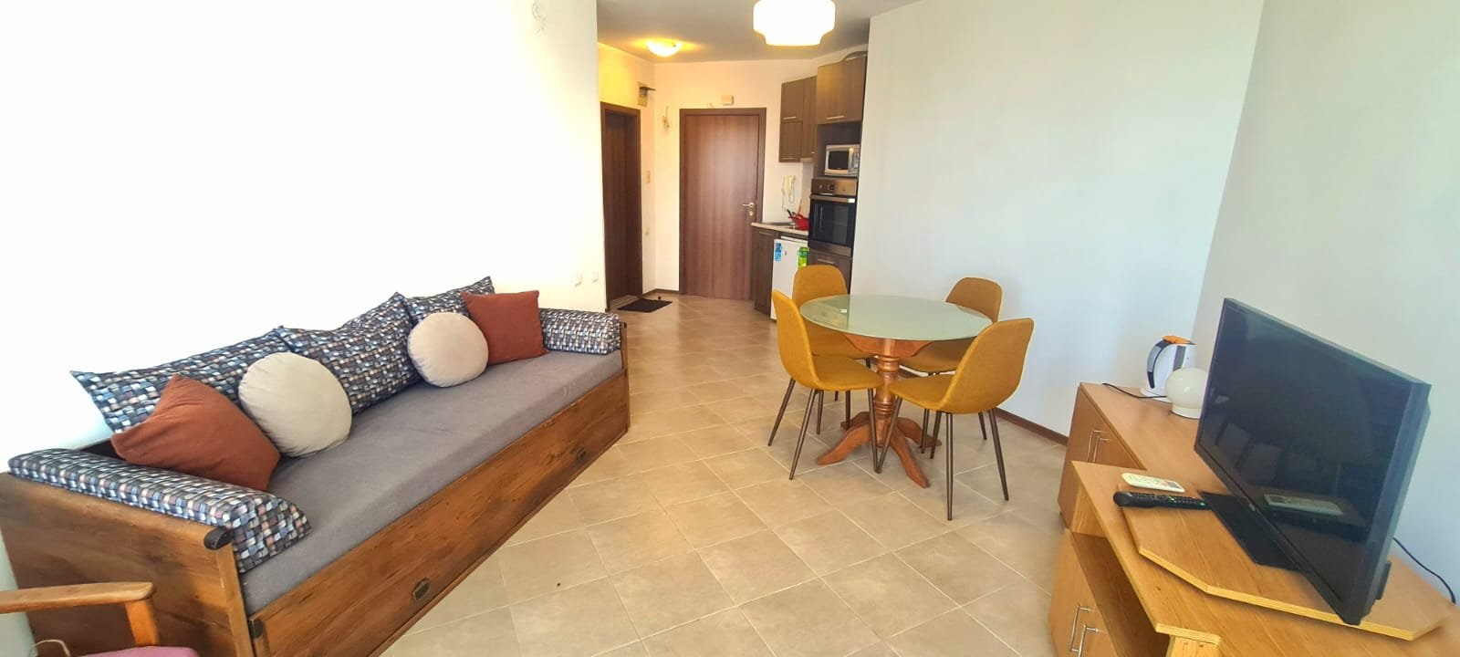 One-bedroom apartment next to the beach Garden with sea view
