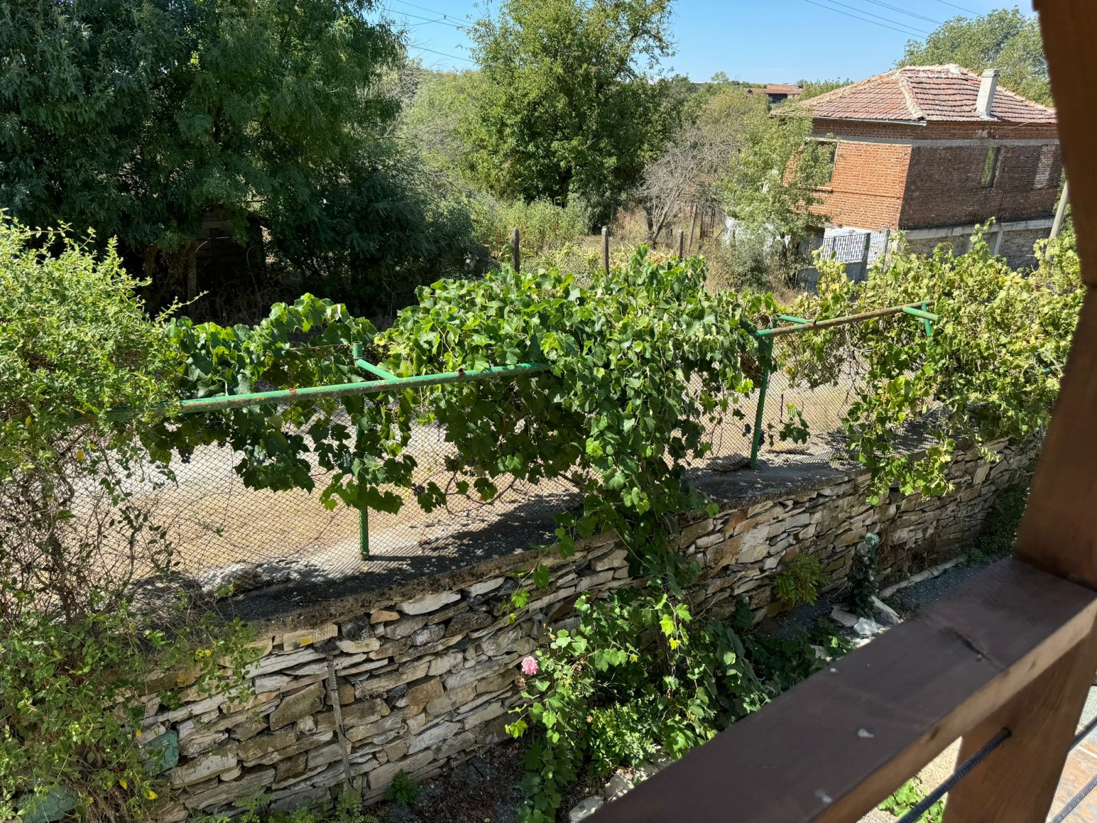 House with a large yard and swimming pool in the village of Bistrets, Sredets municipality