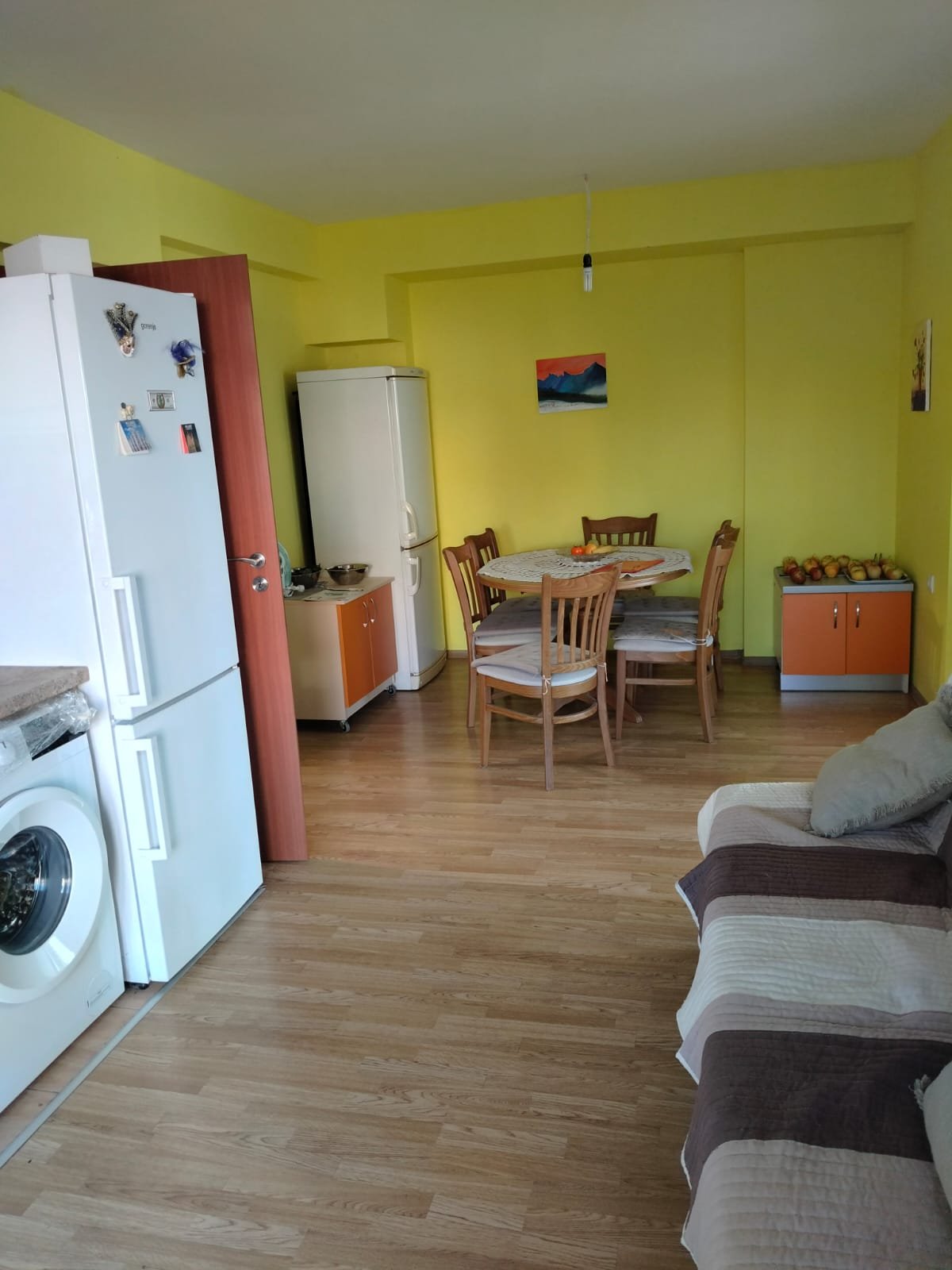 Spacious multi-room apartment in Sveti Vlas with 2 parking spaces included in the price