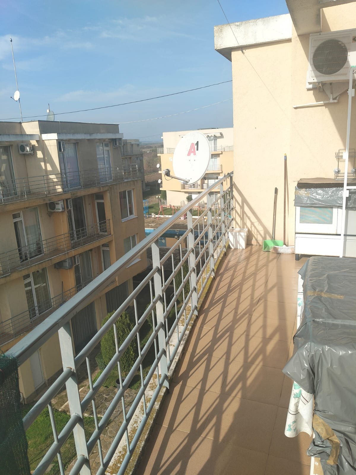 One-bedroom apartment for sale in Sunny Day 5 complex, Tankovo area.