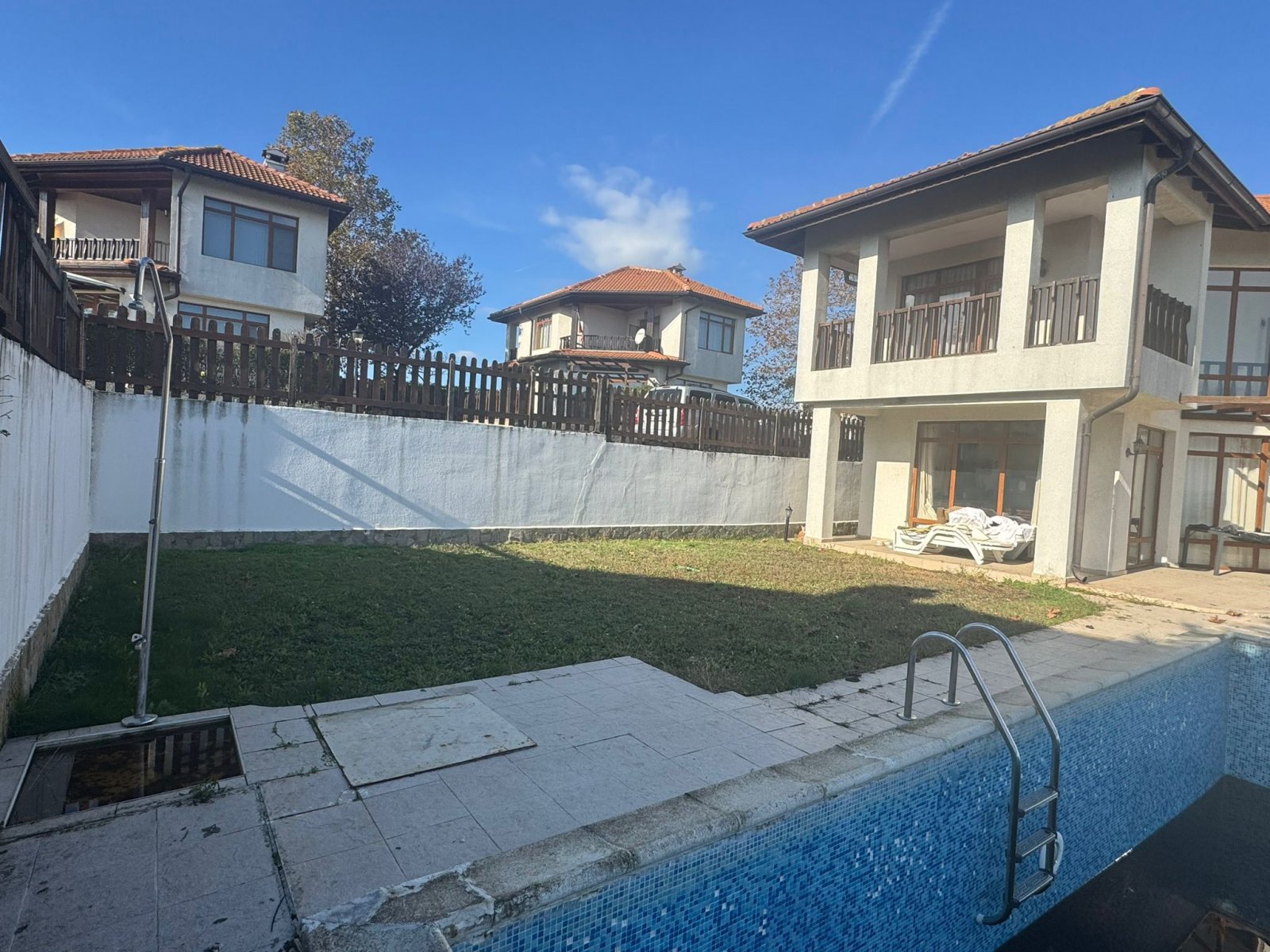 spacious two-story house with impressive sea views in Floral Hills, part of Vineyards Resort