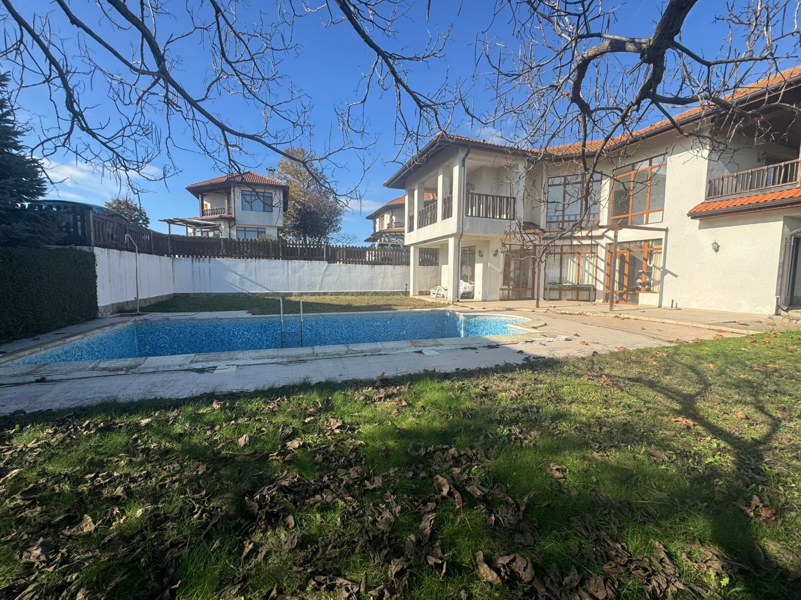 spacious two-story house with impressive sea views in Floral Hills, part of Vineyards Resort
