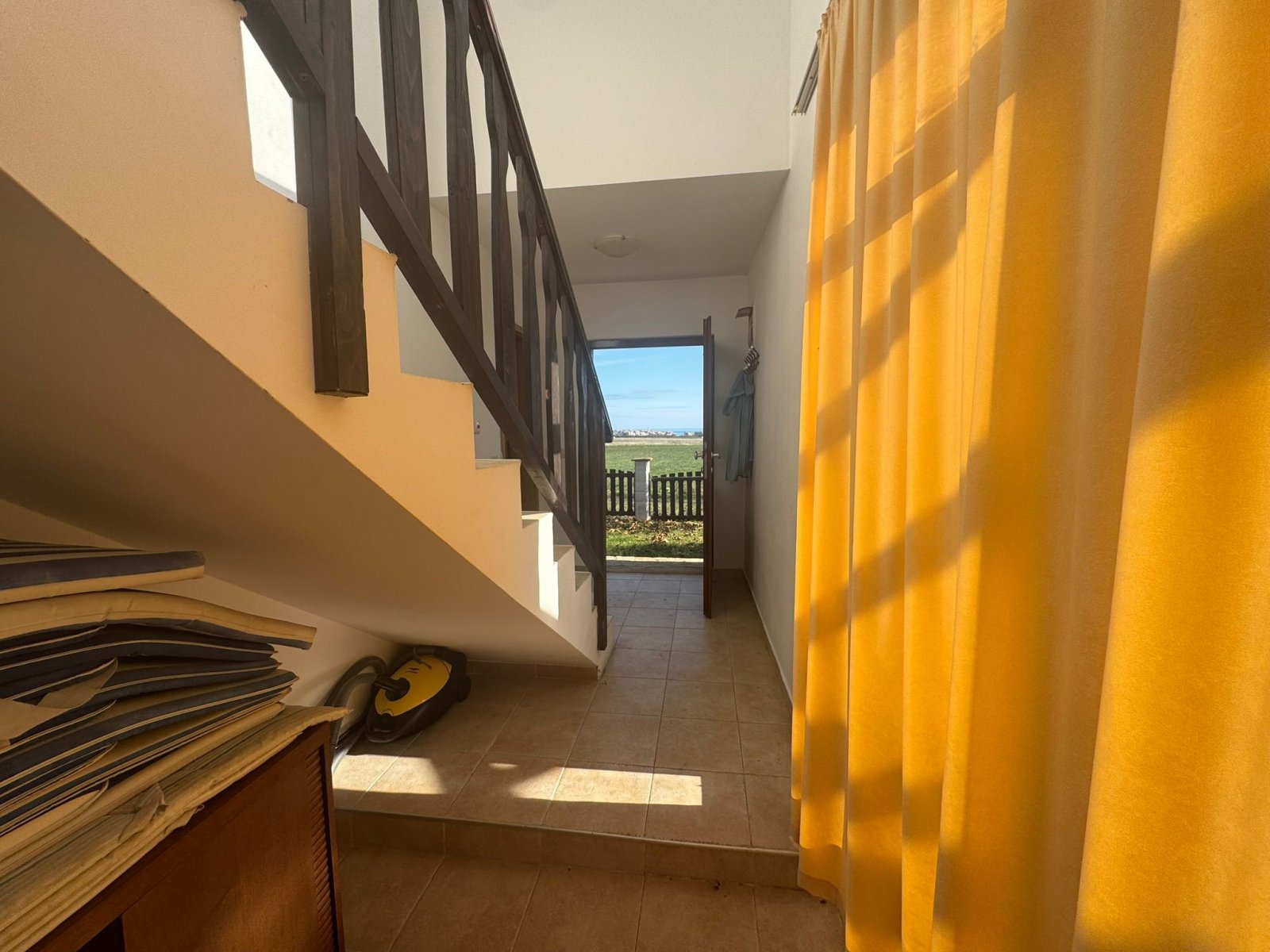 spacious two-story house with impressive sea views in Floral Hills, part of Vineyards Resort