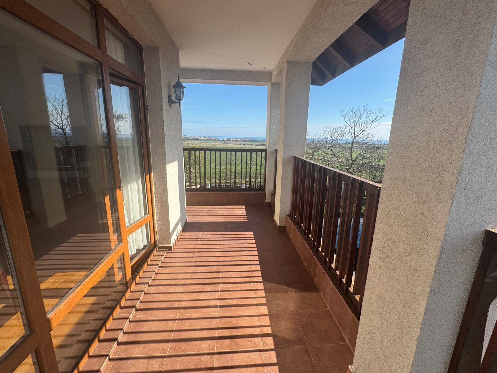 spacious two-story house with impressive sea views in Floral Hills, part of Vineyards Resort