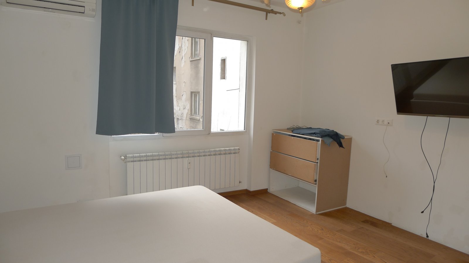 Sofia, Center, Russian Monument SquareI offer for sale a three-room apartment with an excellent location. The apartment consists of a spacious livi...