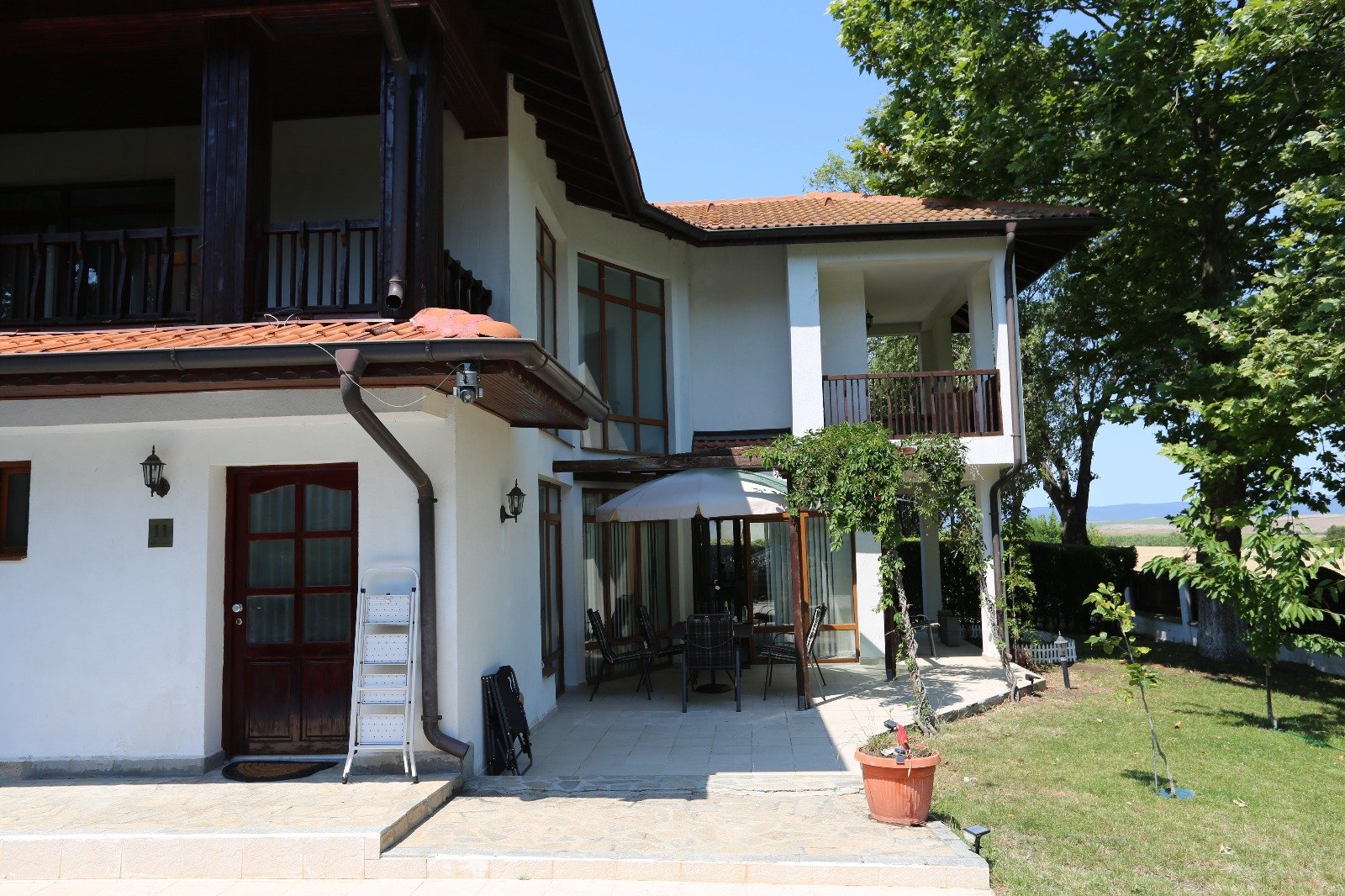 Fully furnished two-story house in Floral Roads complex - with pool and private yard