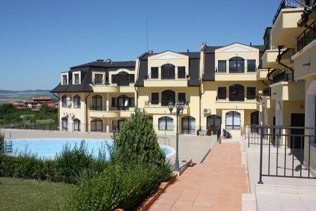 Spacious two-bedroom apartment with pool view in the Nessebar View complex, Košarica