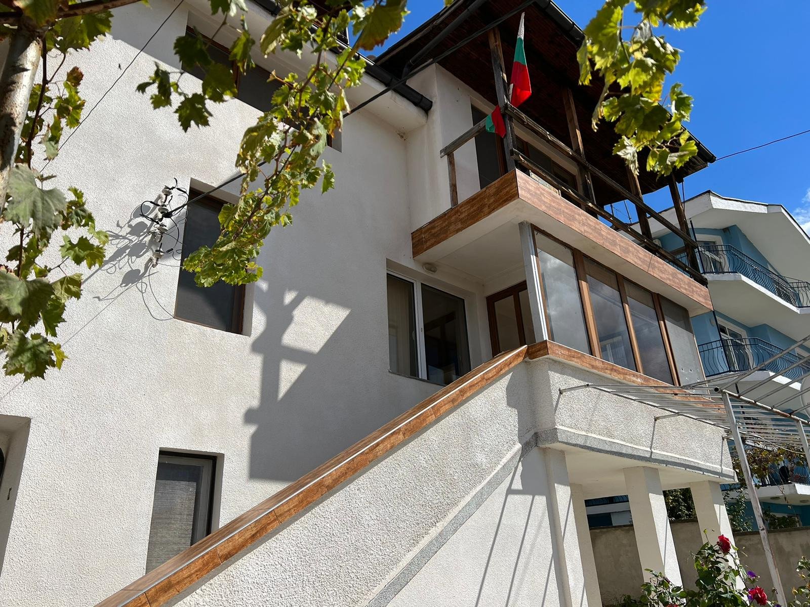 Impressive four-story house with a pool and sea views and a beautiful garden in Košaritsa