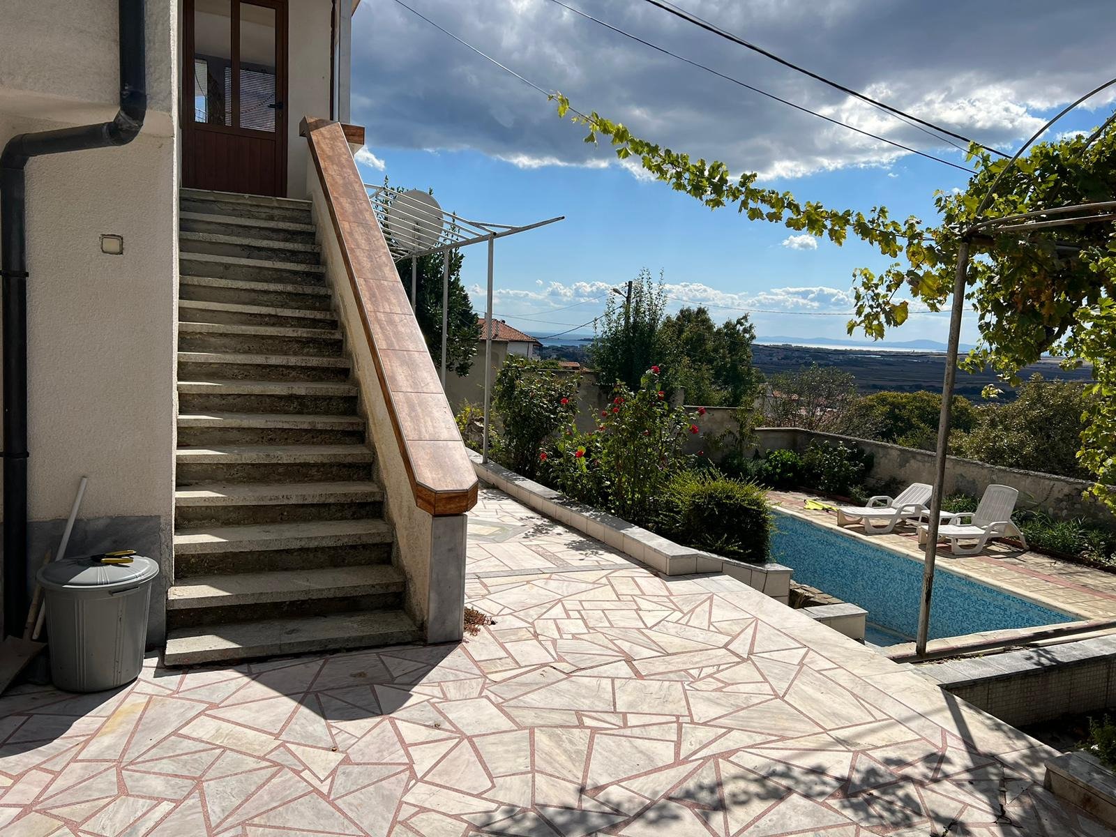 Impressive four-story house with a pool and sea views and a beautiful garden in Košaritsa