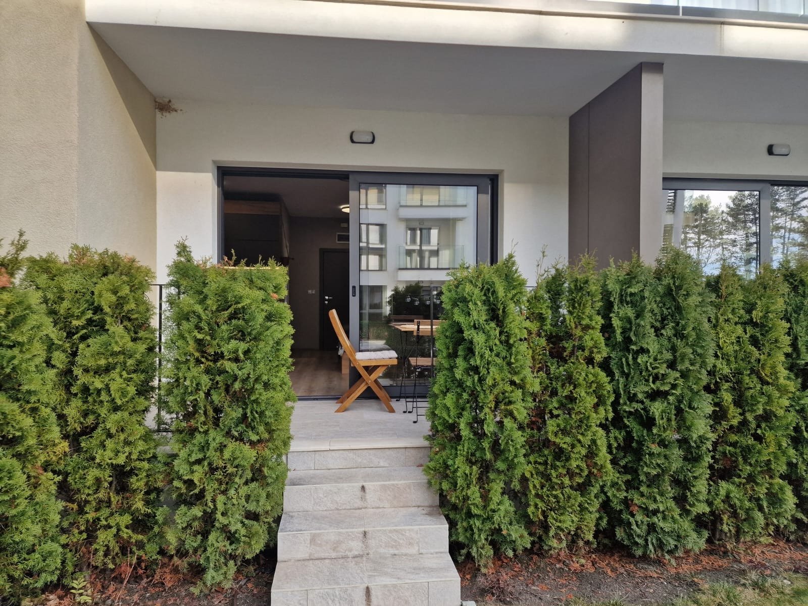 Fully furnished studio with beautiful sea and pool views, new, luxurious complex
