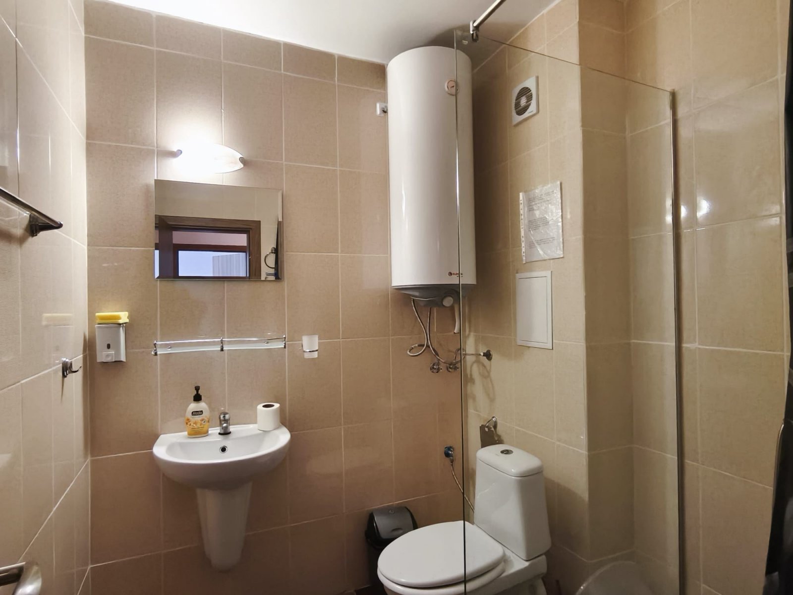 Spacious one-bedroom apartment in the gated complex Chateau Aheloy 2 with swimming pools in Aheloy