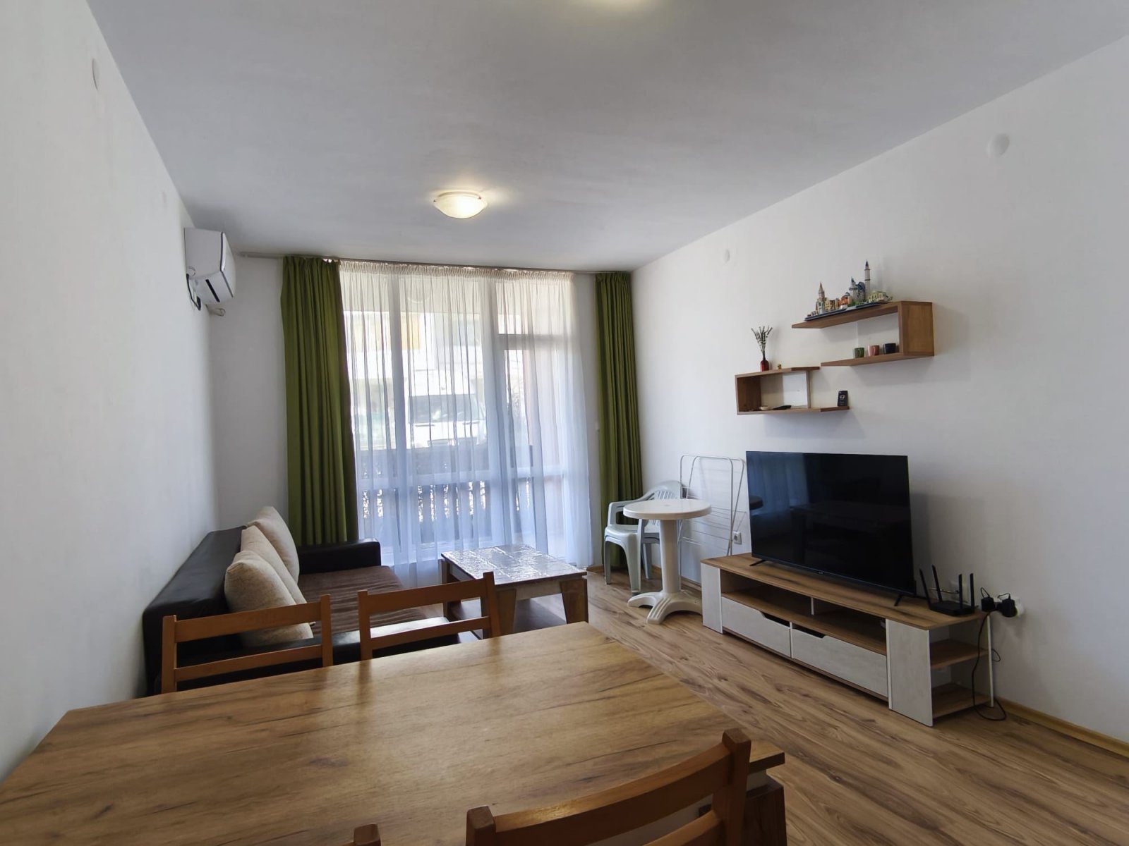 Spacious one-bedroom apartment in the gated complex Chateau Aheloy 2 with swimming pools in Aheloy