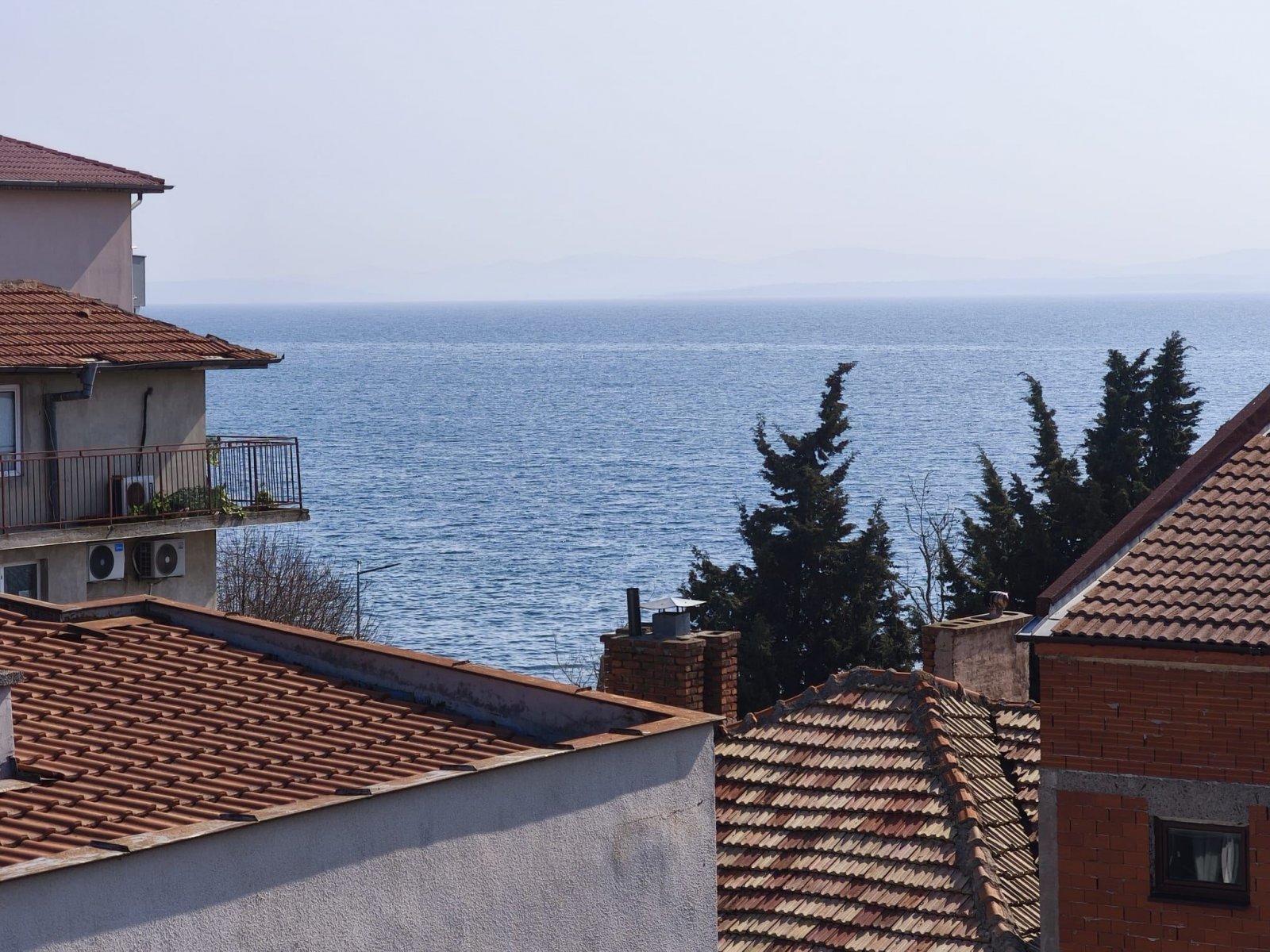 Spacious apartment in the old part of Pomorie with SEA VIEW + huge bonus terrace