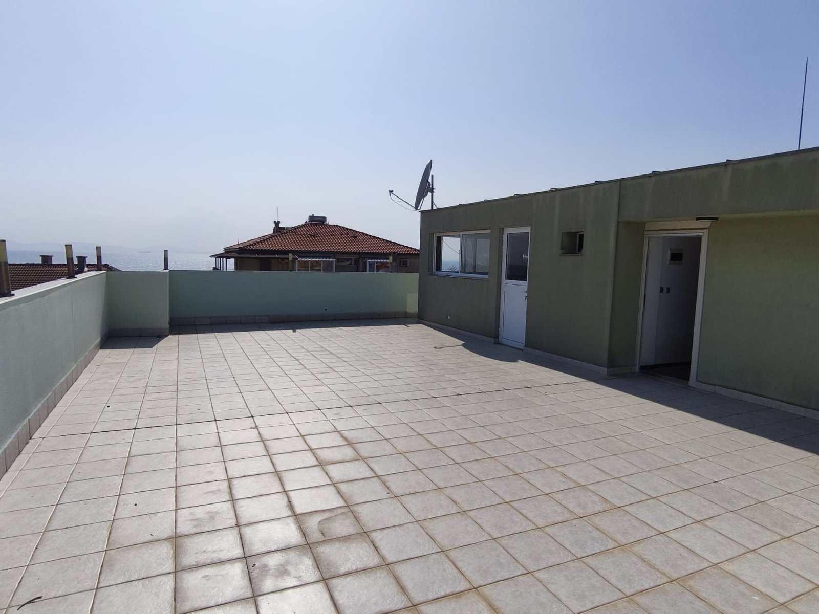Spacious apartment in the old part of Pomorie with SEA VIEW + huge bonus terrace