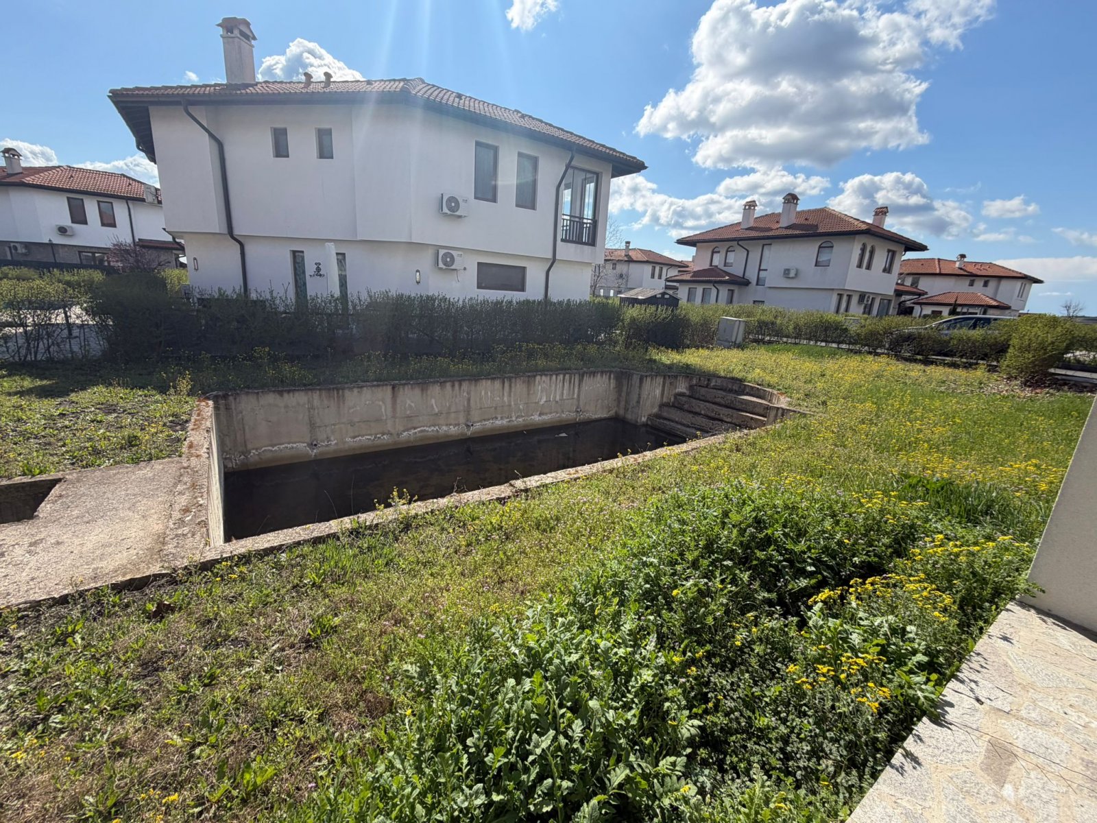 House in the gated complex Floral Meadows - ready to be finished to your taste!