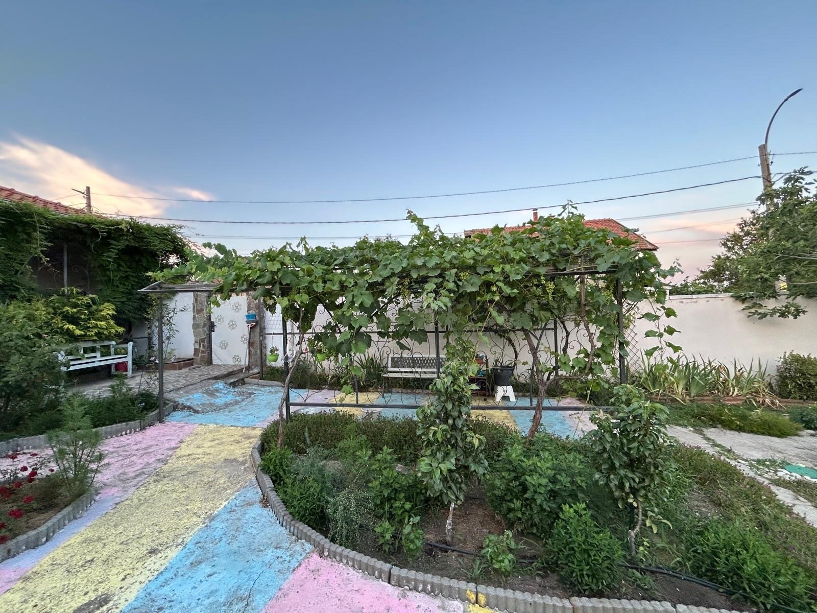High-quality bungalow with landscaped garden in the village of Kamenar