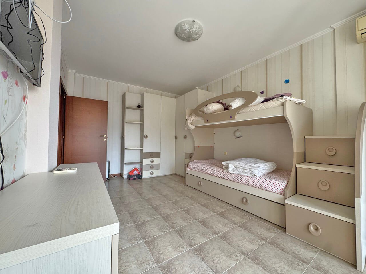 Three-room apartment with sea view in Sveti Vlas, Bulgaria