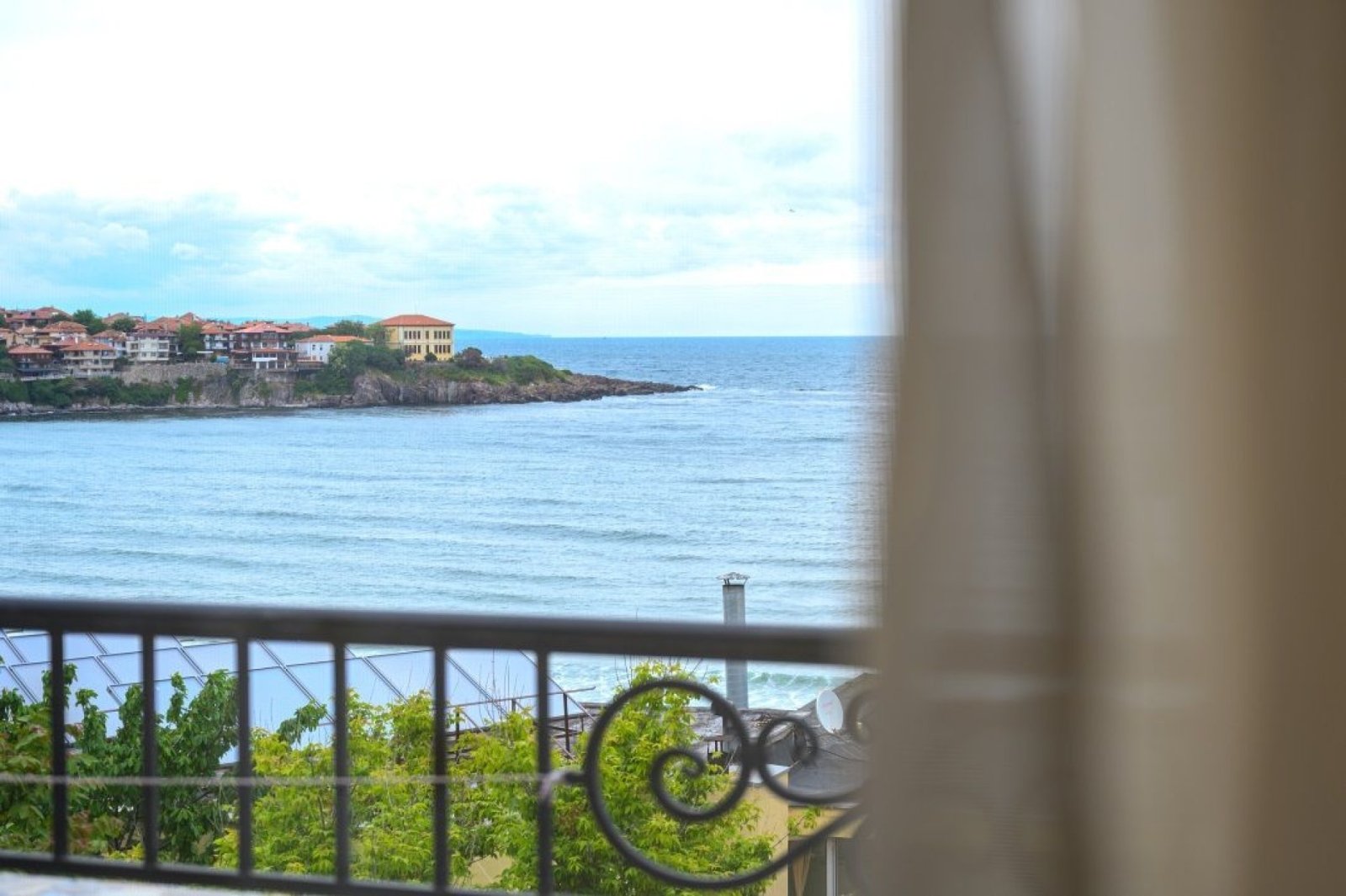 Operating hotel with sea view and development potential in Sozopol