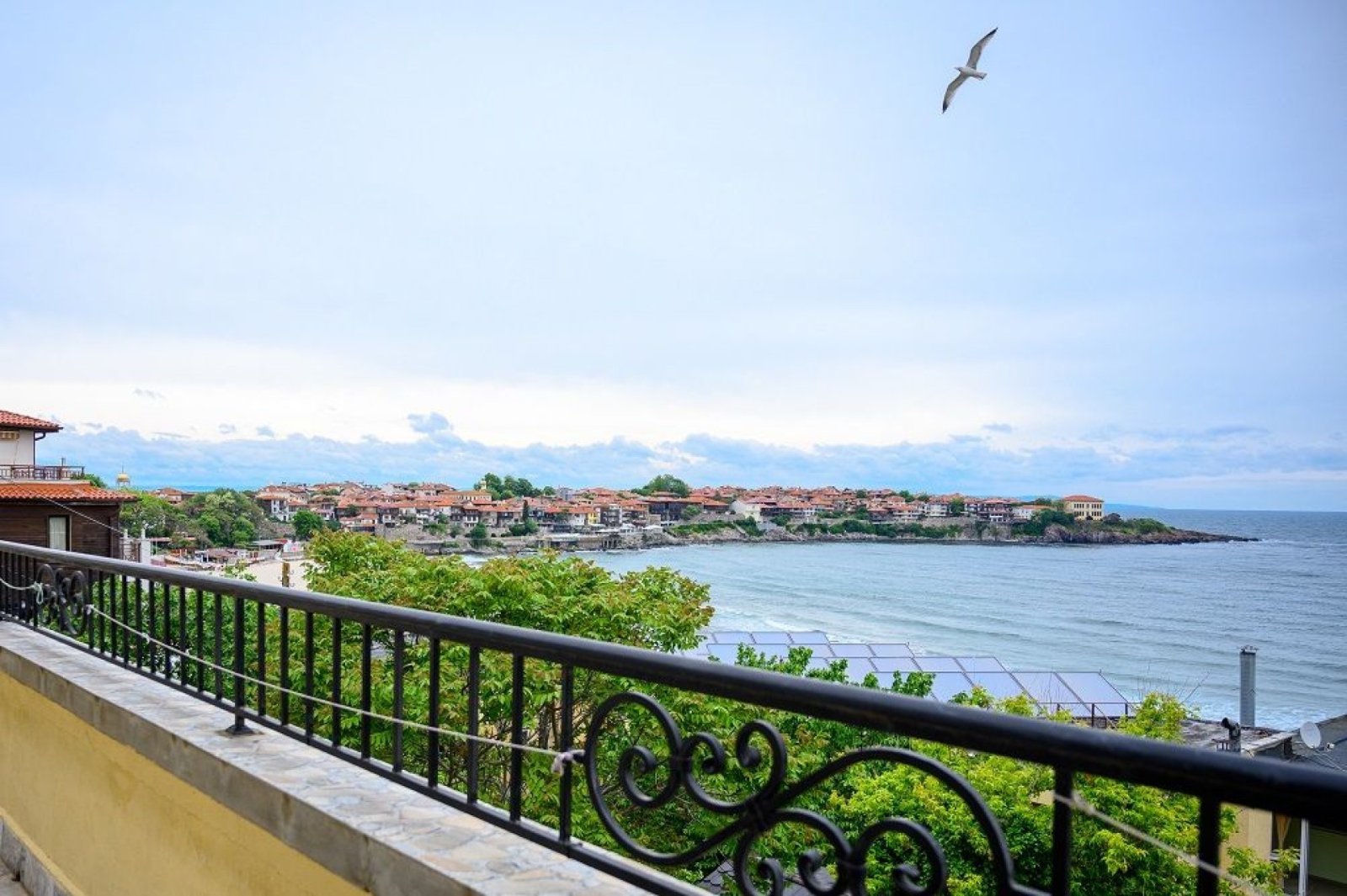 Operating hotel with sea view and development potential in Sozopol