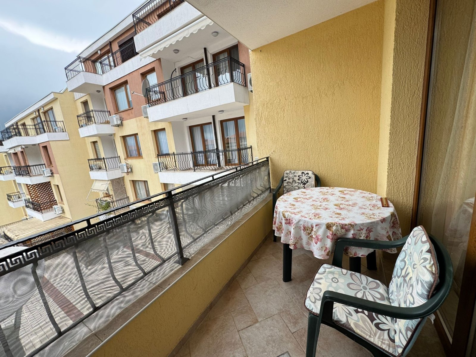 Two-bedroom apartment with sea view in first row, Paradise Garden. Bulgaria