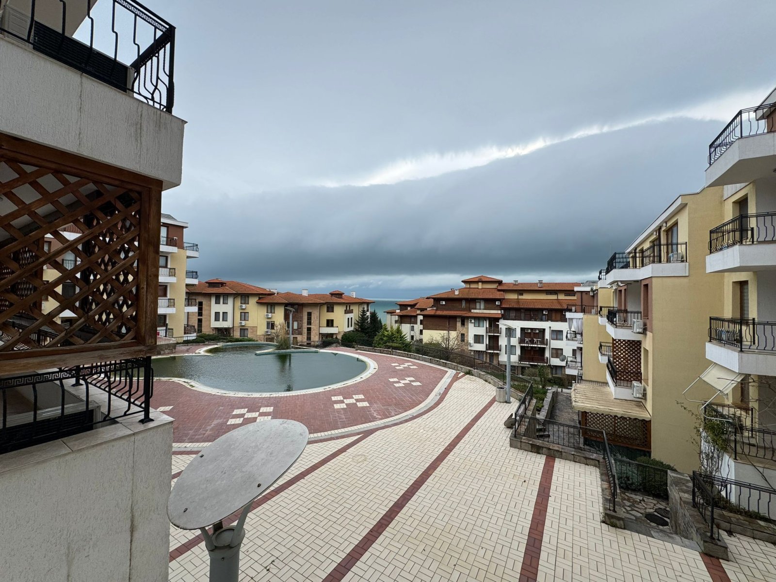 Two-bedroom apartment with sea view in first row, Paradise Garden. Bulgaria