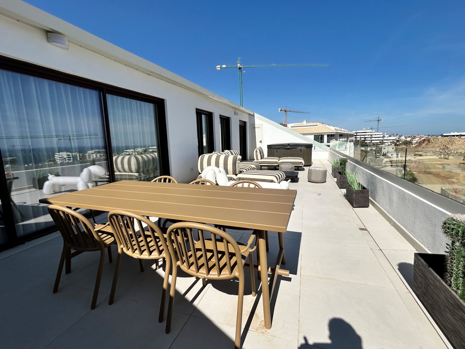 Luxury apartments and penthouses, 2 km from the beach, Fuengirola