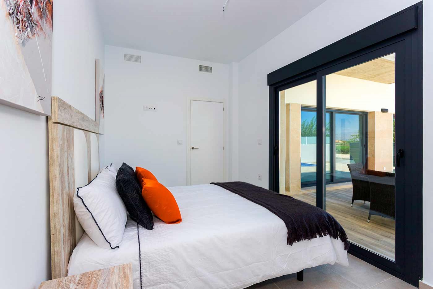 New villa with pool by the beach, Daya Nueva