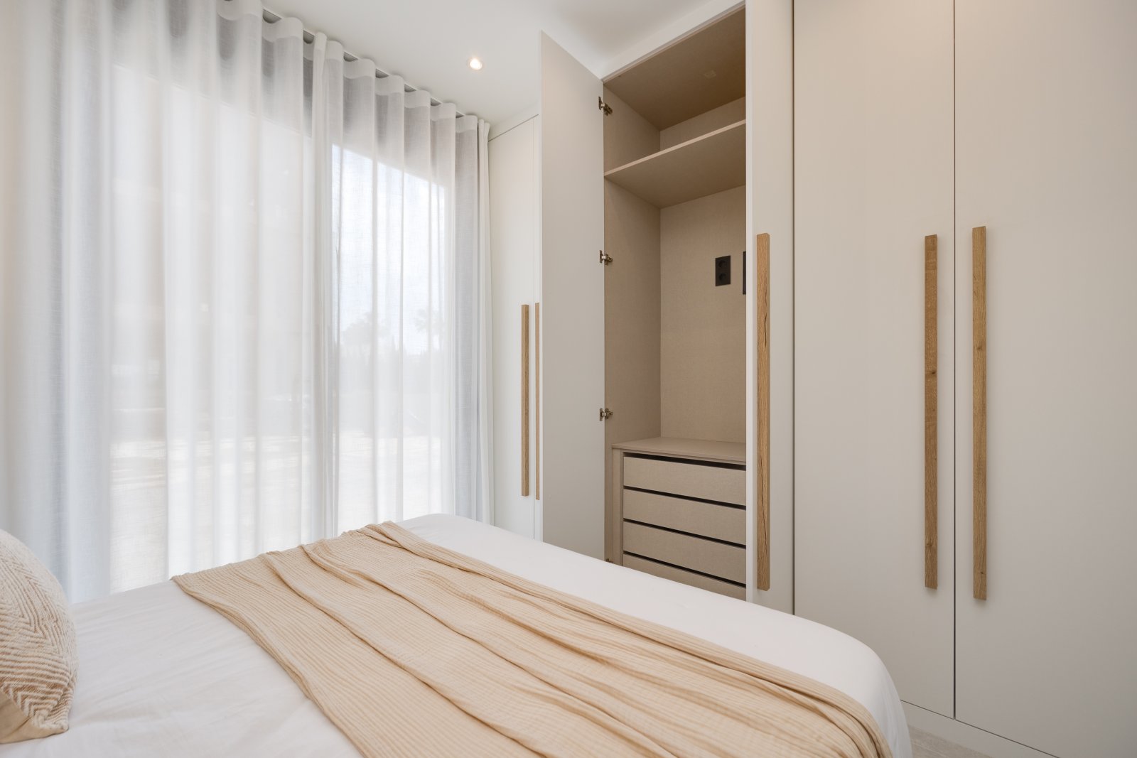 Modern apartments 2 km from the beach with swimming pool, Guardamar del Segura