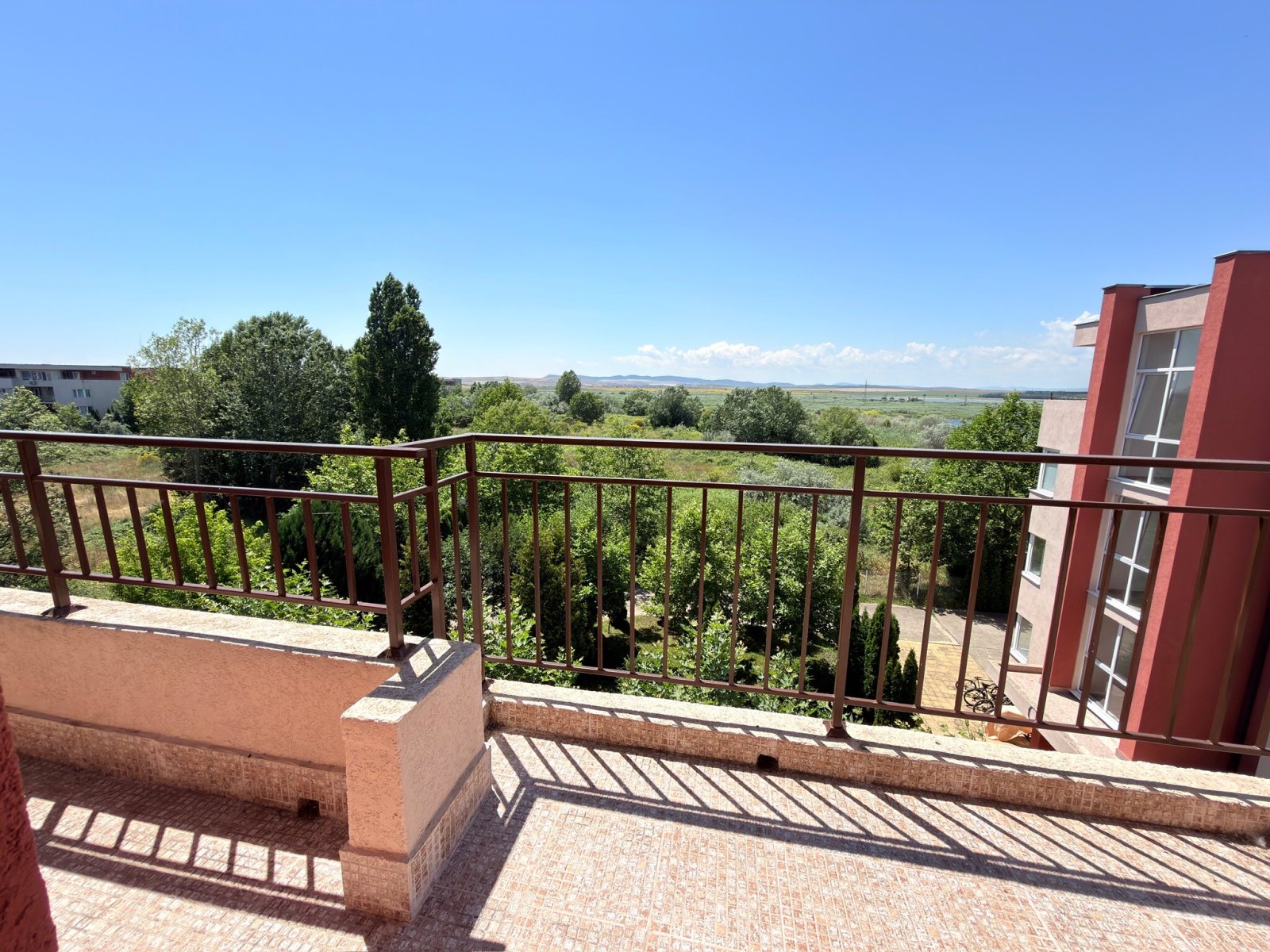 Two-room apartment with a view of the pool and the mountains in the Holiday Fort complex, Sunny Beach, Bulgaria