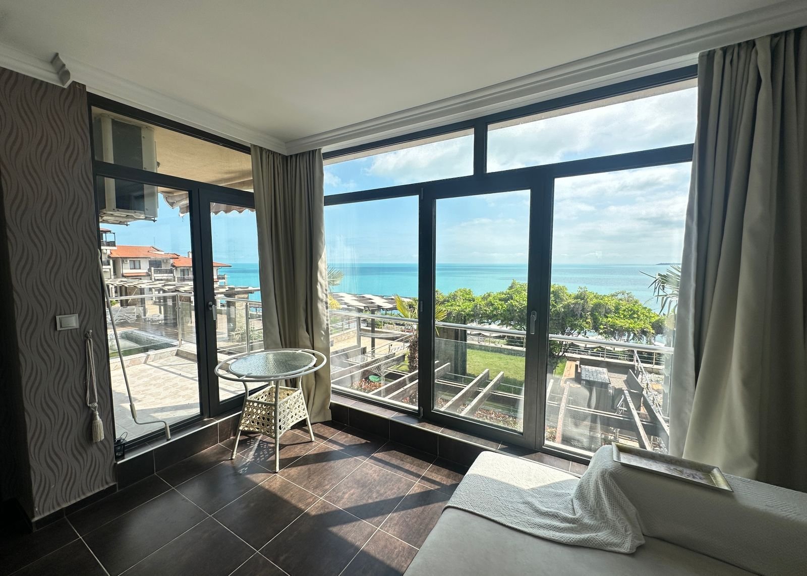Three-room apartment with sea view in the exclusive Dolce Vita complex, Sveti Vlas, Bulgaria