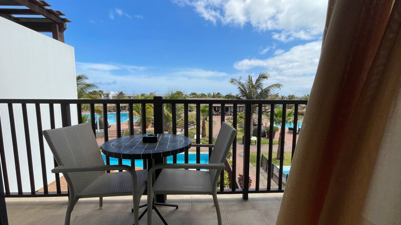 Elegant apartment in an oceanfront resort with pool and ocean views. Guaranteed return. Cape Verde.