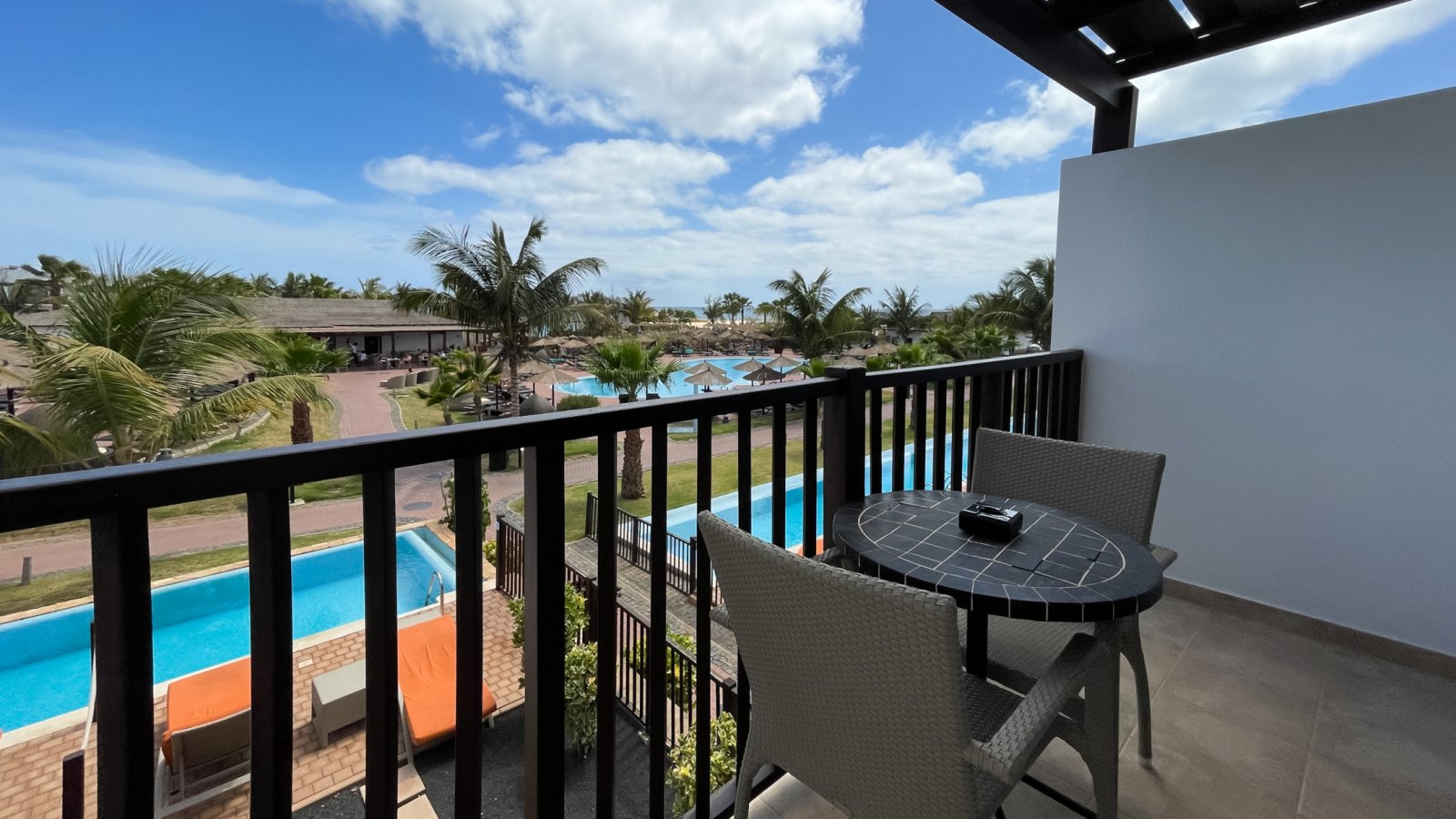 Elegant apartment in an oceanfront resort with pool and ocean views. Guaranteed return. Cape Verde.