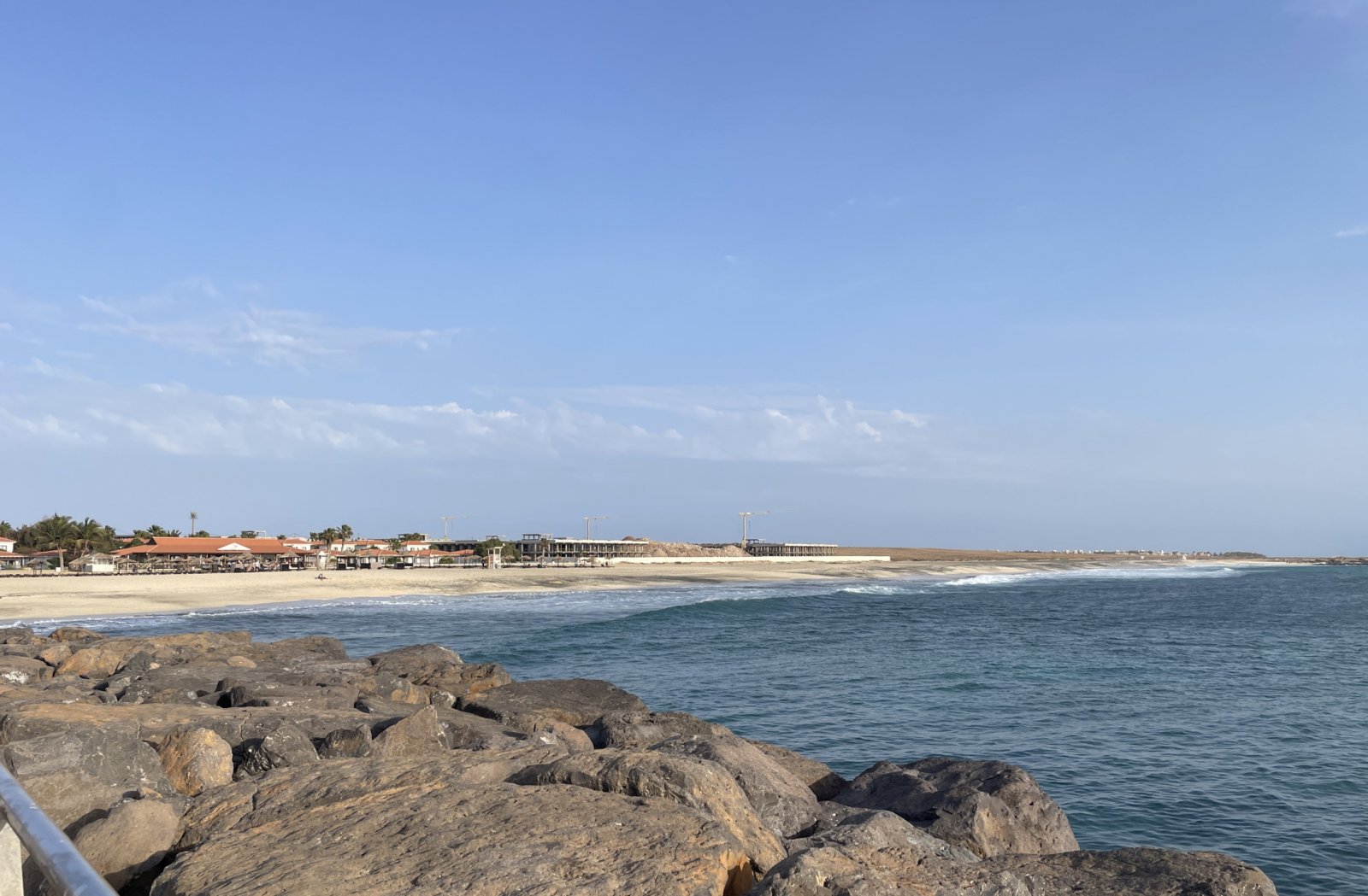 Elegant apartment in an oceanfront resort with pool and ocean views. Guaranteed return. Cape Verde.