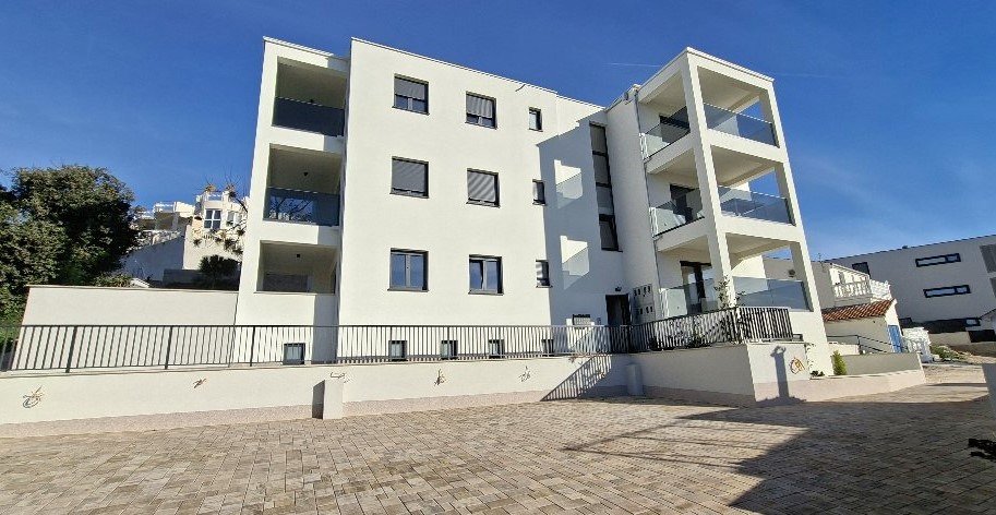 Modern apartment in the center and a few steps to the sea in Rogoznica