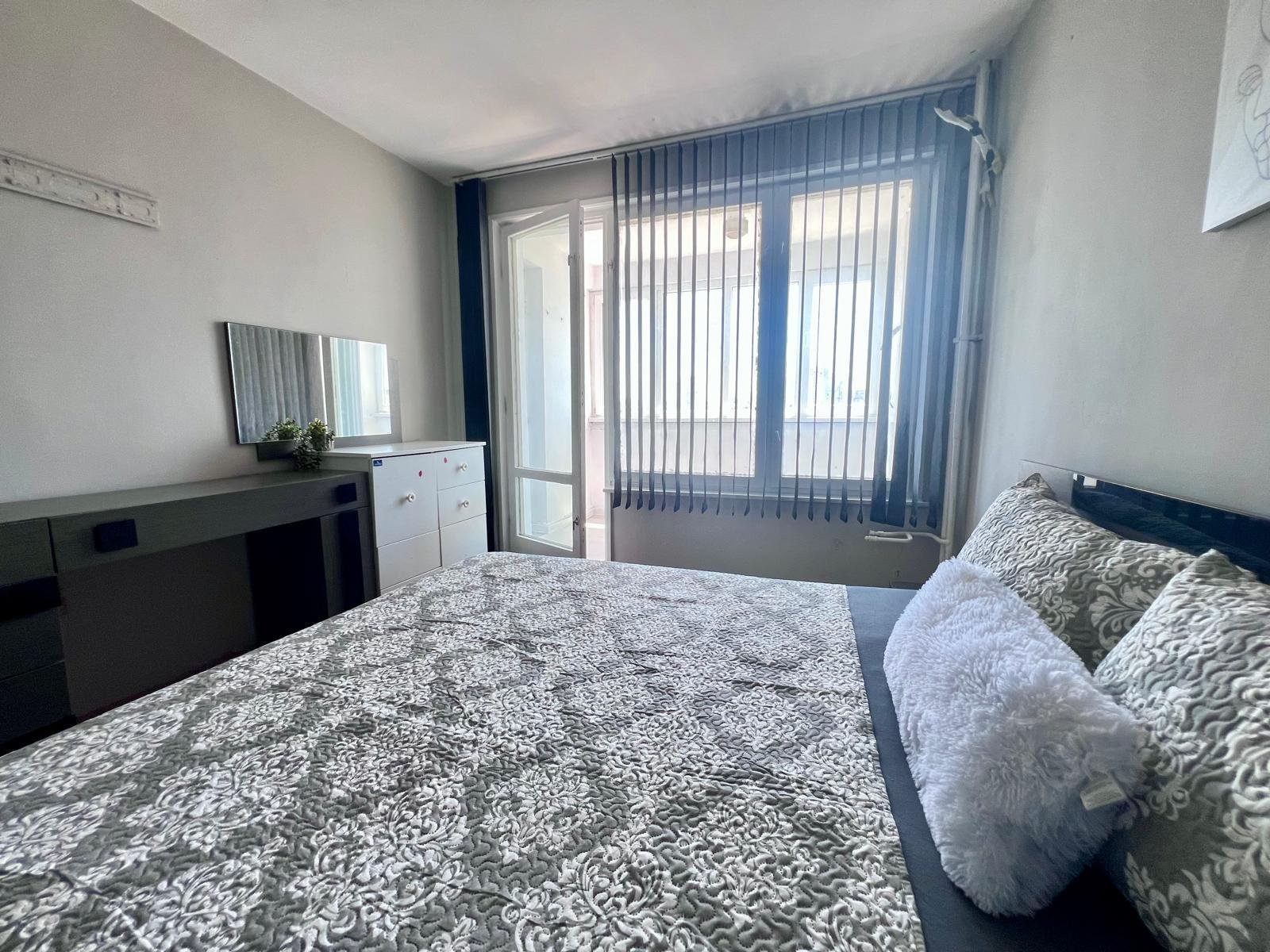 2-room apartment with an additional kitchen in the Zornitsa area, Burgas, Bulgaria