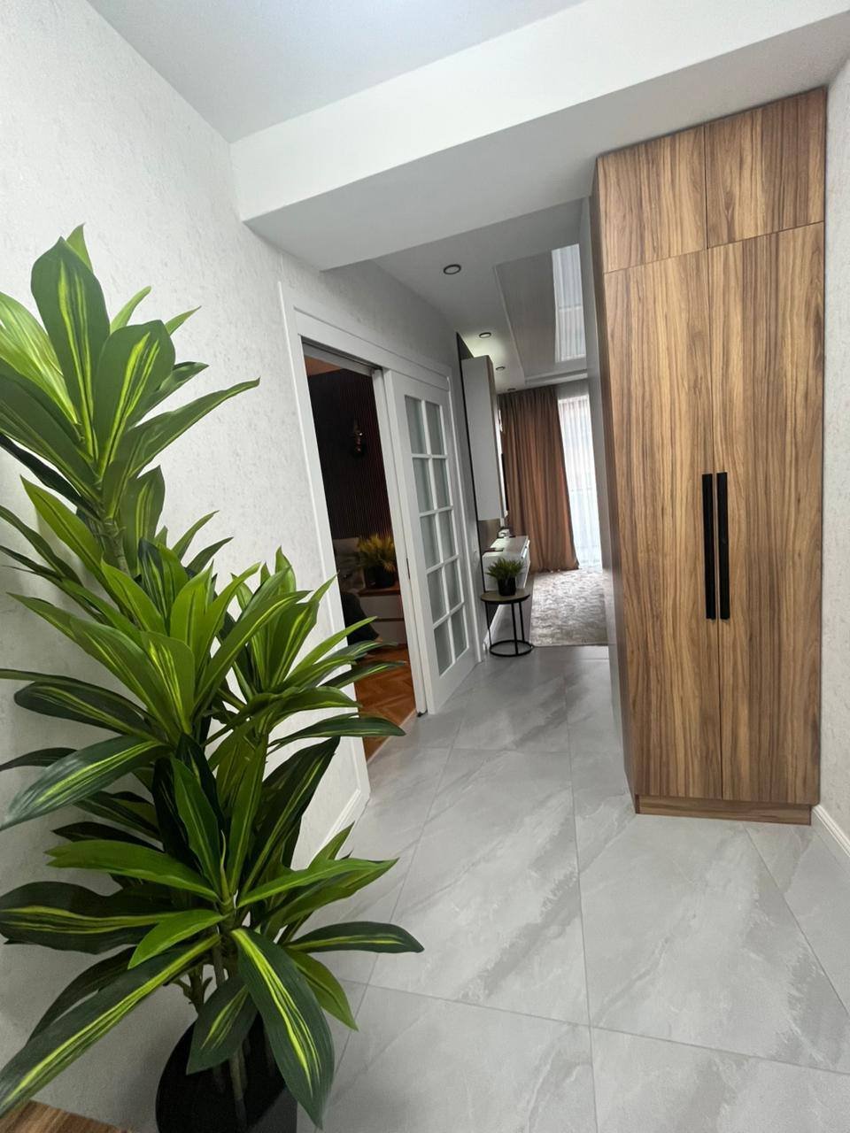 Stylish 2-bedroom apartment on a high floor in Calligraphy Towers, Batumi, Georgia – Mountain and city views