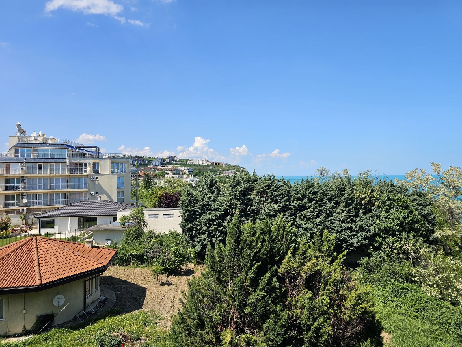 One-bedroom apartment in the Byala Beach Resort complex, first line to the sea, Byala, Bulgaria