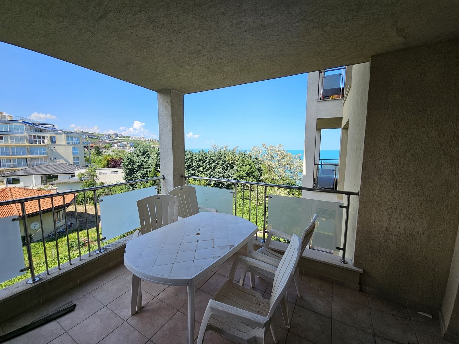 One-bedroom apartment in the Byala Beach Resort complex, first line to the sea, Byala, Bulgaria