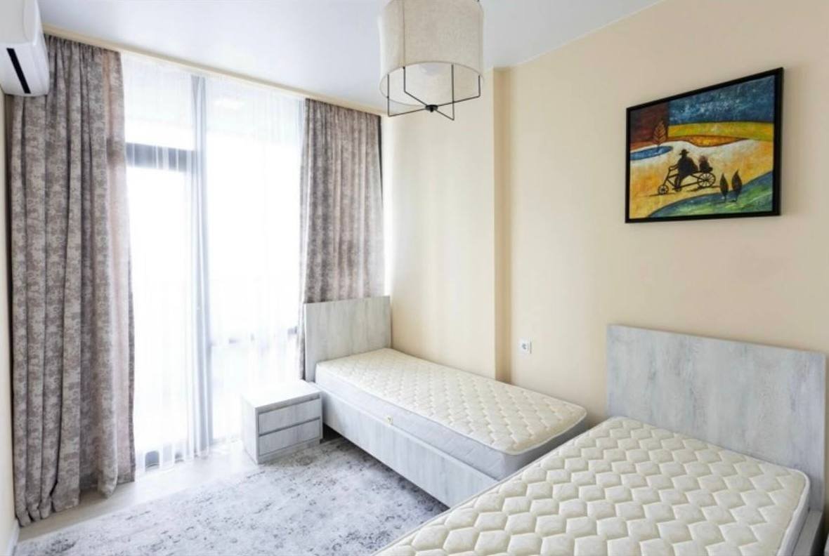 Spacious 2-bedroom apartment on a high floor in the Dar Tower, Batumi, Georgia – Fully furnished with a view of Heroes Alley
