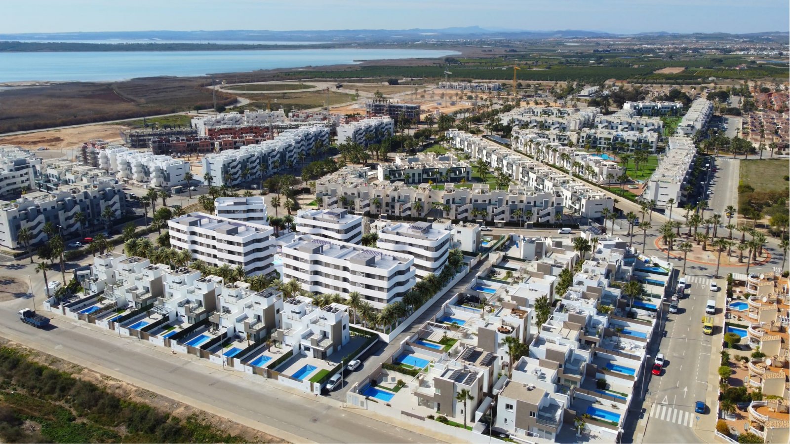Guardamar del Segura, Alicante: Elegant townhouses by the sea, Guardamar del Segura 