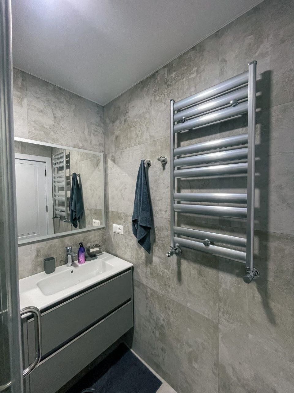 Modern 1-bedroom apartment on New Boulevard in Batumi, Georgia – fully furnished and just two minutes from the sea