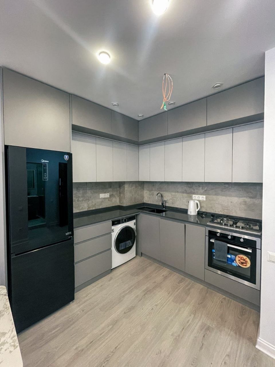 Modern 1-bedroom apartment on New Boulevard in Batumi, Georgia – fully furnished and just two minutes from the sea