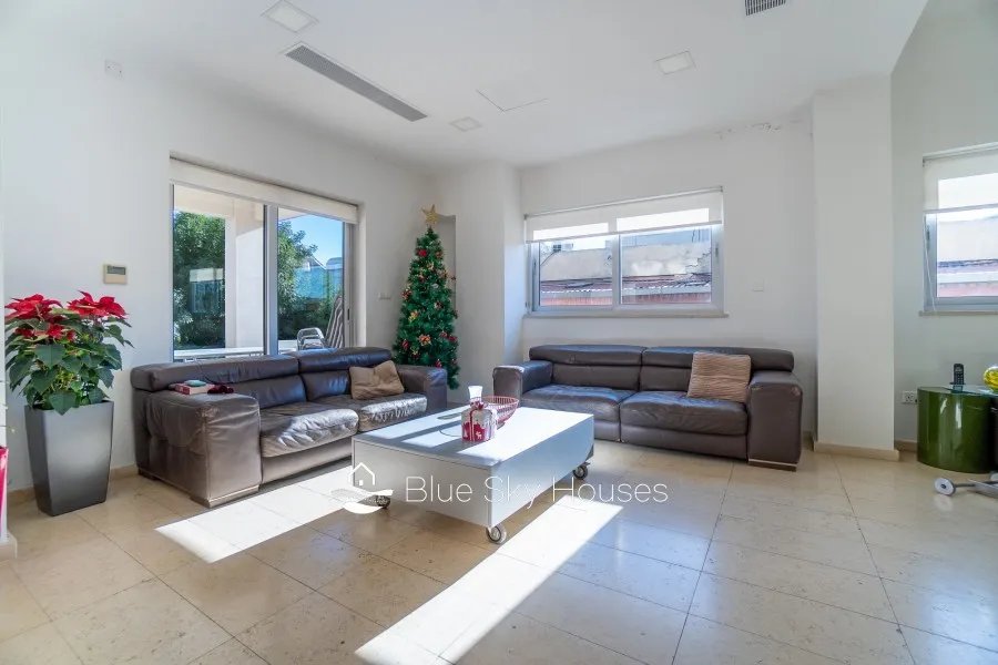 Detached Villa in Mesa Yitonia, Limassol