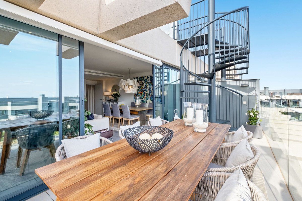 Absolute luxury: Duplex penthouse with breathtaking sea views in Estepona, Costa del Sol