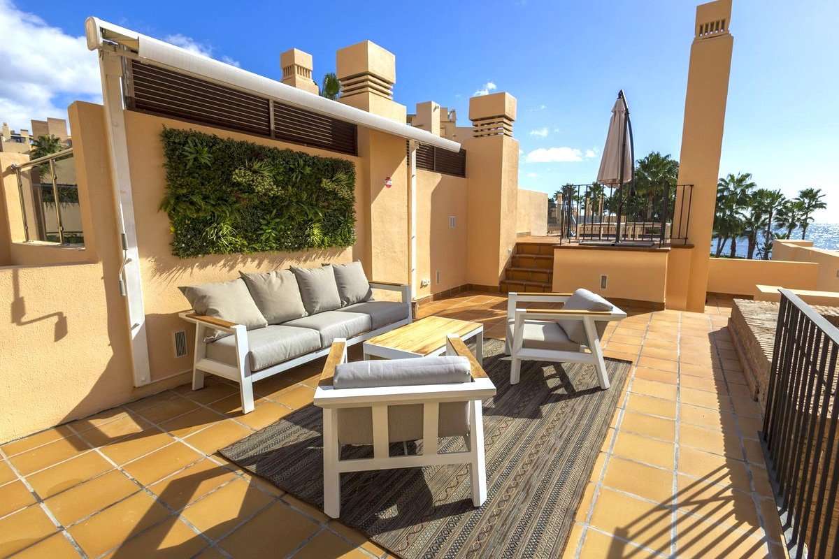 Exclusive two-storey penthouse right by the sea in Estepona, Costa del Sol
